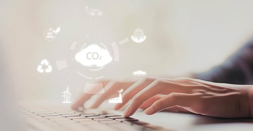 objectif-decret-tertiaire-ordinateur-clavier-co2-mains